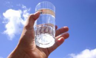Можно ли пить дистиллированную воду?